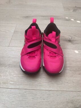 Nike Kids Hot Pink Hook-and-Loop Sneakers